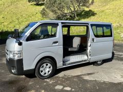 Photo of the vehicle Toyota HiAce