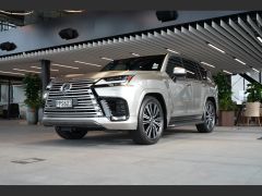 Photo of the vehicle Lexus LX