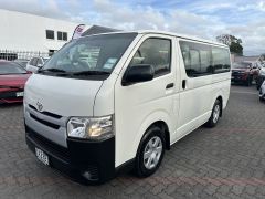 Photo of the vehicle Toyota HiAce