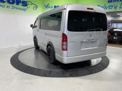 Photo of the vehicle Toyota HiAce