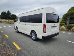 Photo of the vehicle Toyota HiAce