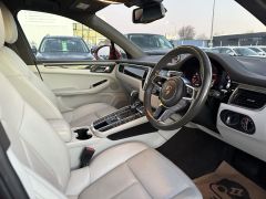 Photo of the vehicle Porsche Macan