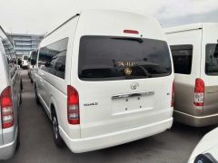 Photo of the vehicle Toyota HiAce